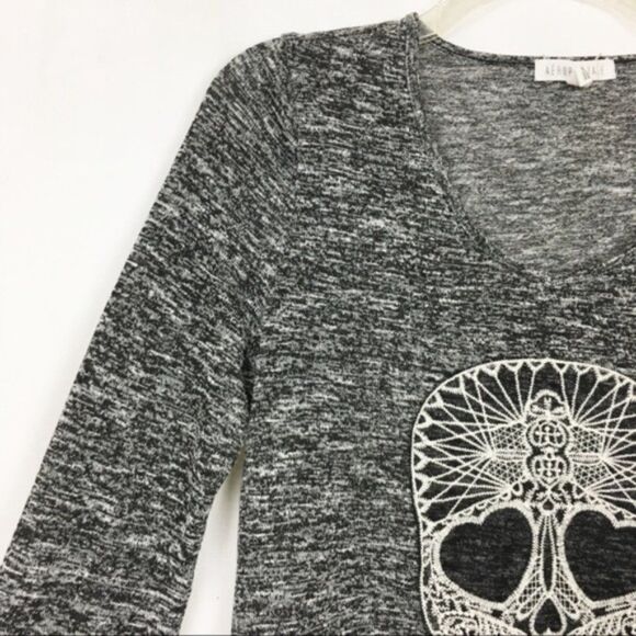 ☠️Gray marled knit skull embroidered top S - Picture 4 of 6